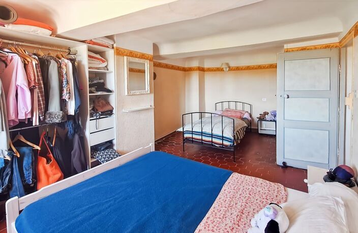 Appartement T3 en maison de village avec belle vue dégagée campagne — La Verdière (DPE C) — photo 5