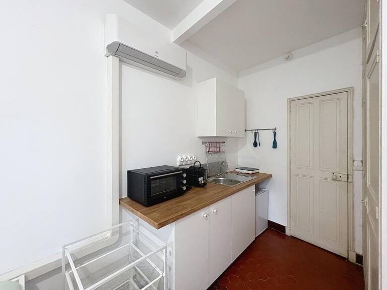 Studio meublé 17,38m²  - À Louer - Avignon Intra-Muros, disponible au 30/09 — photo 1