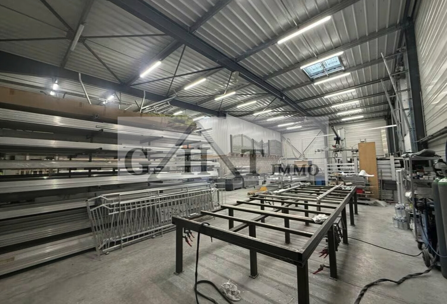 Local d'activités 1865m2 à Vendre Montreuil — photo 1
