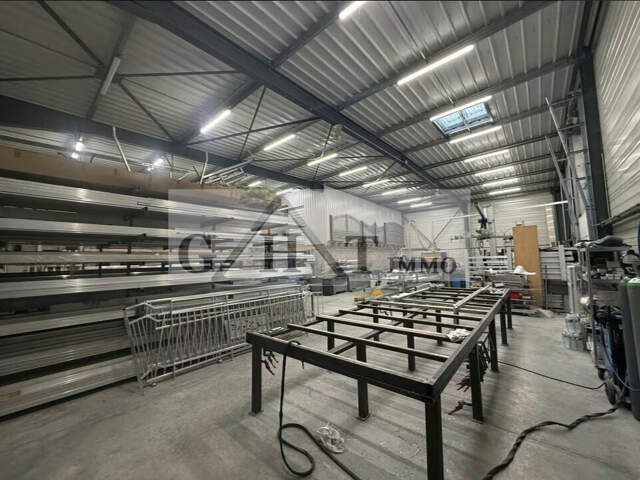 Local d'activités 1865m2 à Vendre Montreuil — photo du bien