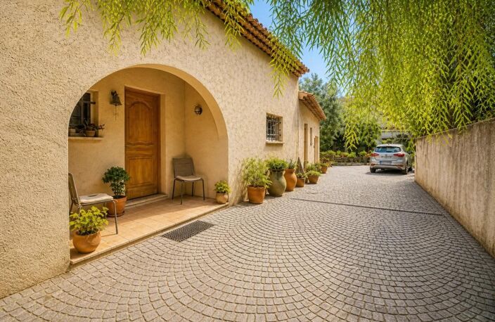 Maison de 6 pièces de 160 m² à Le Bar-sur-Loup — photo 2