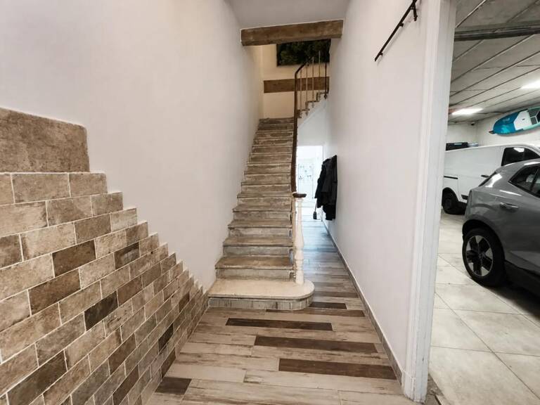Maison de ville 5 pièces de 119 m² à Béziers avec vaste garage et terrasse — photo 1