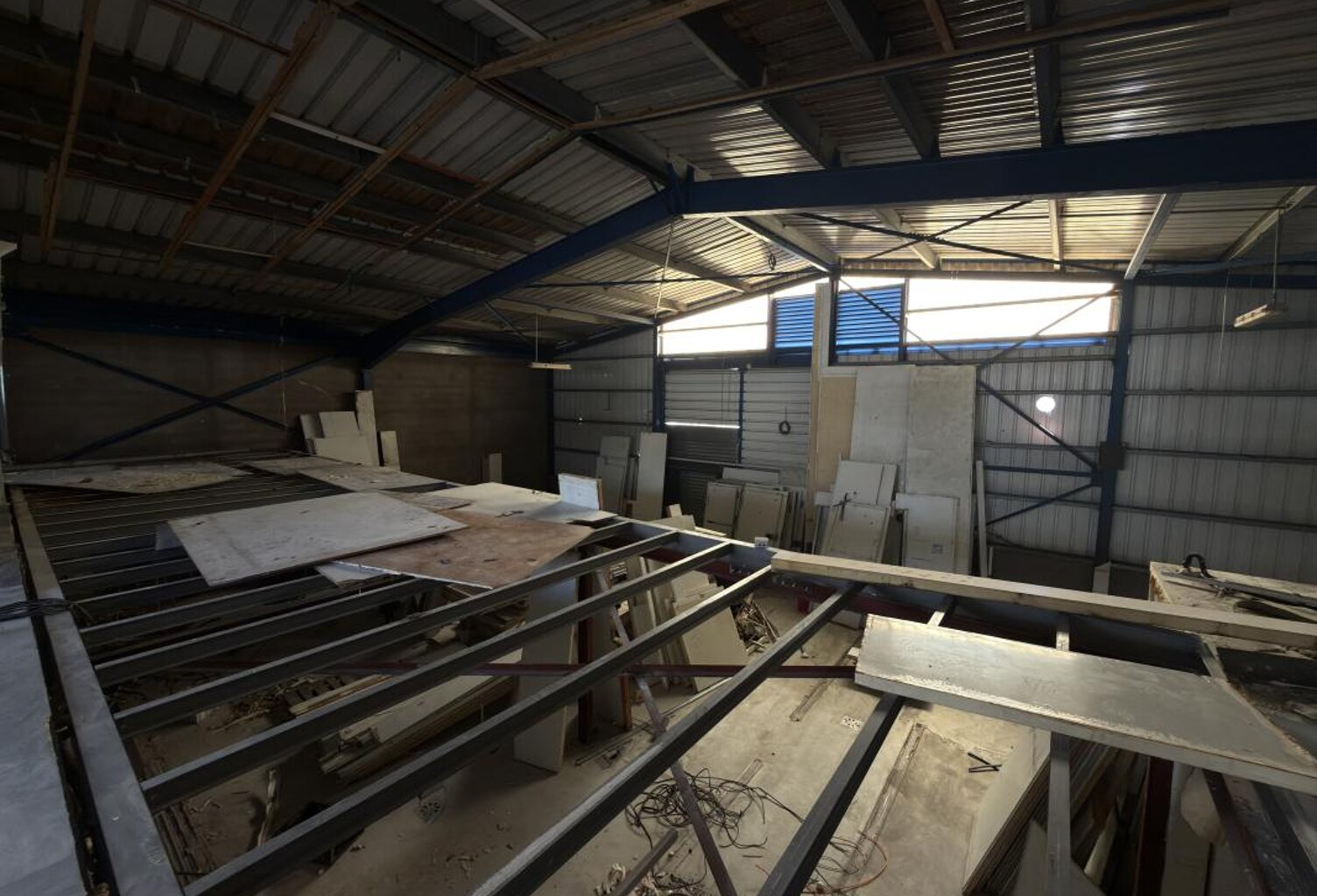 Entrepôt 478 m² – Zone industrielle Sainte-Marie — photo 1