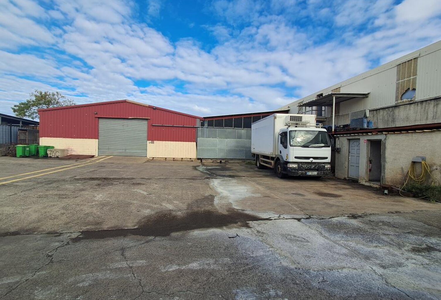 ENTREPOT CAMBAIE 1720 m2 — photo 1