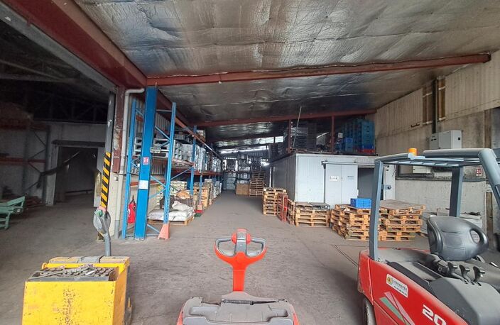 ENTREPOT CAMBAIE 1720 m2 — photo 2