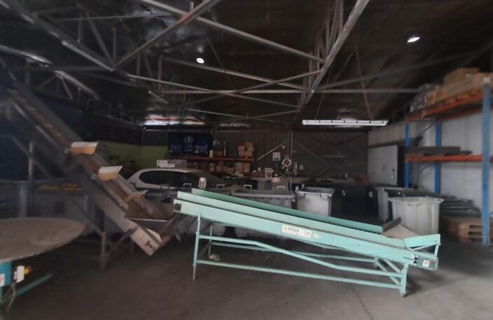 ENTREPOT CAMBAIE 1720 m2 — photo 3