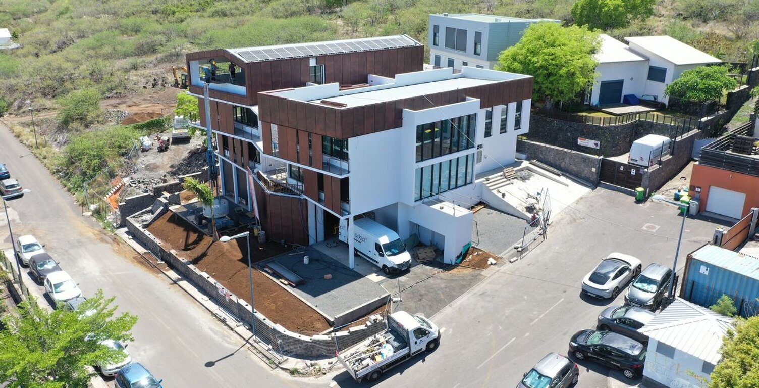BUREAUX 340 m2 - SAINT-GILLES-LES-BAINS — photo 1
