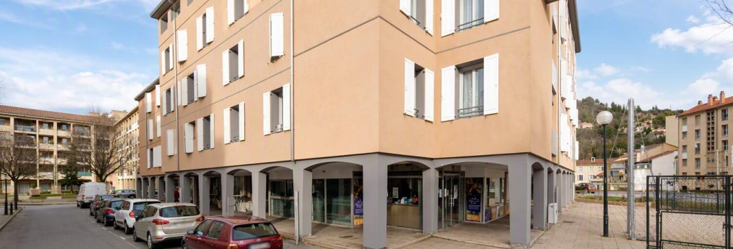 Commerce  101 m² à louer à Avignon (84000)