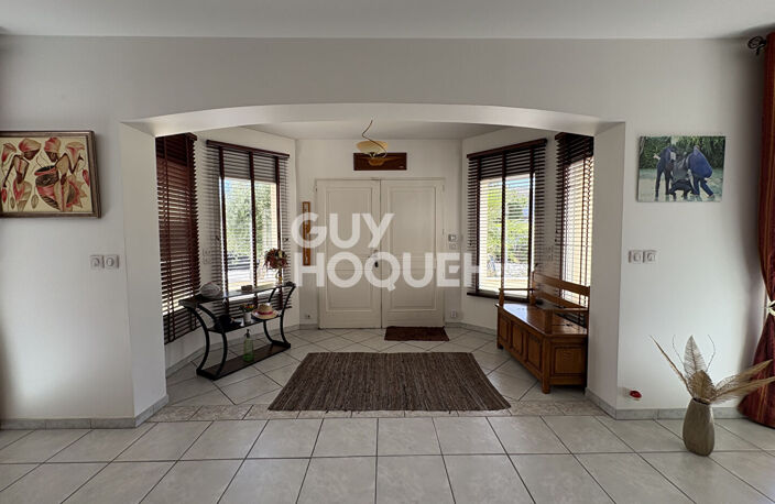 PROPRIÉTÉ FAMILIALE 225 M² AVEC PISCINE ET GARAGE — photo 2