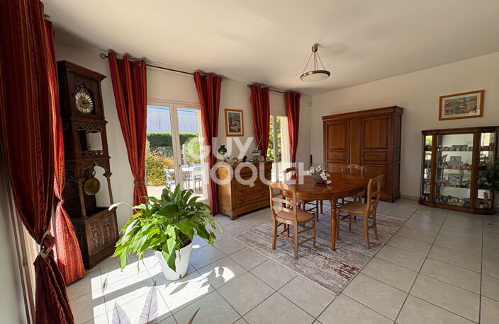 PROPRIÉTÉ FAMILIALE 225 M² AVEC PISCINE ET GARAGE — photo 4