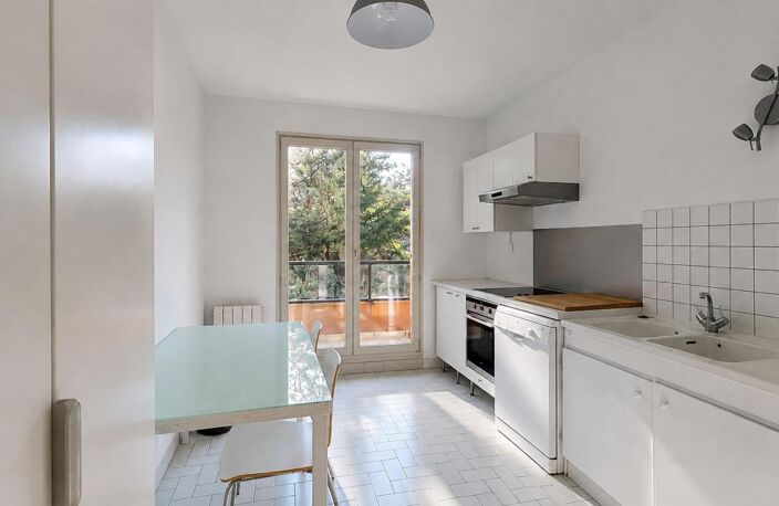 Un havre de paix aux portes du Point du Jour : T2 de 69 m² avec terrasse et balcon filant — photo 5