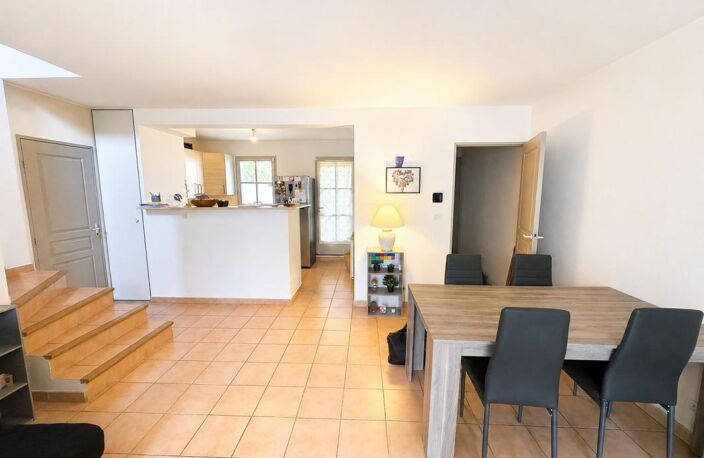 Maison À Vendre 3 chambres - Villeneuve les Avignon - Jardin - Garage — photo 2