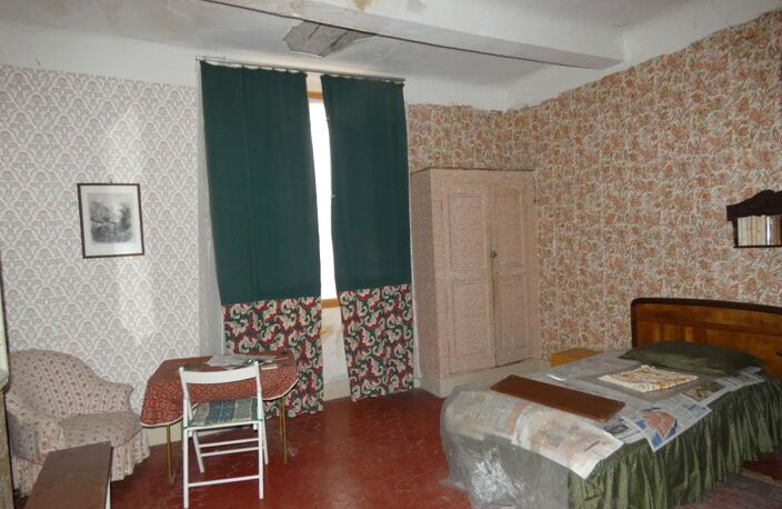 AUPS : Maison de ville 161 m² + 57 m², traversant avec travaux — photo 2