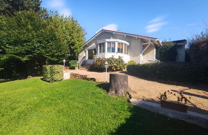 Au coeur de Curis au Mont d'Or - Maison familiale sur 1230m2 avec piscine — photo 2