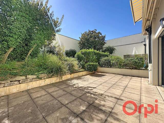 Appartement À Vendre — photo du bien