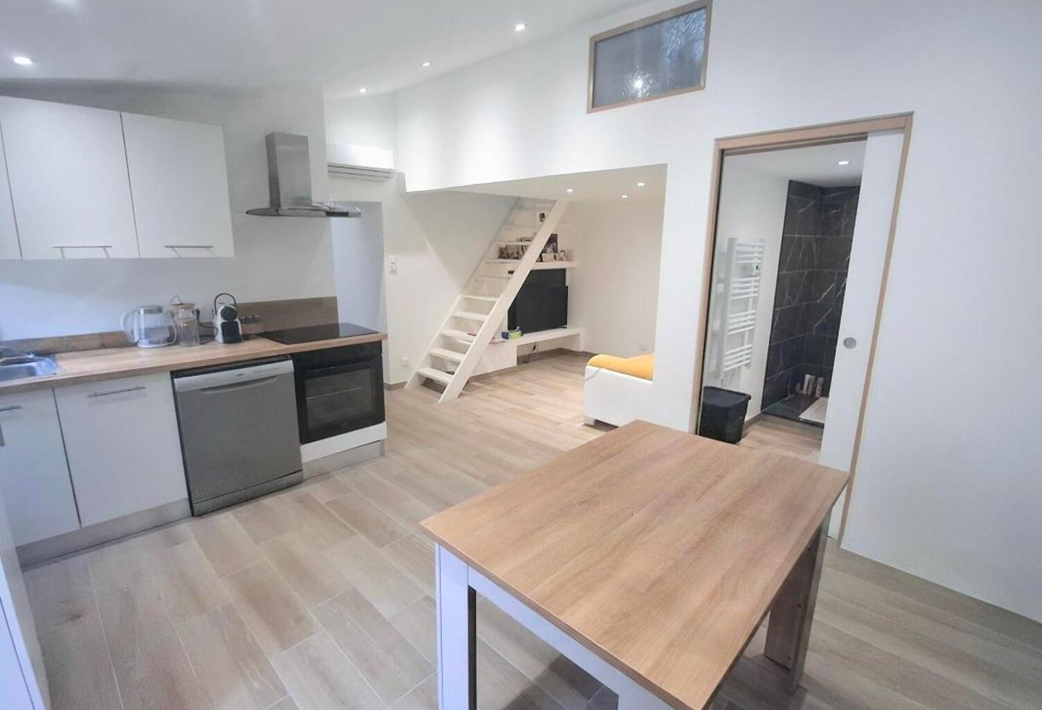 EN EXCLUSIVITÉ – T3 RÉNOVÉ AU CŒUR D’OLLIOULES — photo 1