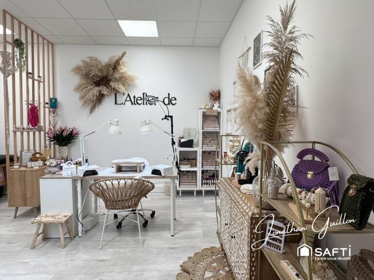 Situé dans une zone d'activité. — photo 1