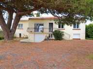 A 4 KM DE LA PLAGE, PROPRIETE AVEC GRAND TERRAIN  & DEPENDANCE — photo 2