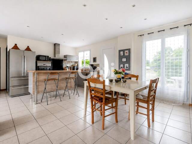 Maison de plain-pied avec garage, 3 chambres et terrain de 1 137 m² à Champsac — photo du bien
