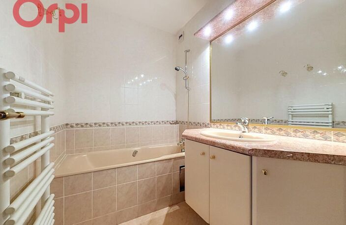 Appartement 3 chambres 104m², 2 balcons, place de parking, cave et garage à Clermont Ferrand — photo 4