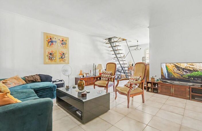AVIGNON extra Muros Appartement  T5 avec terrasse et stationnements — photo 5