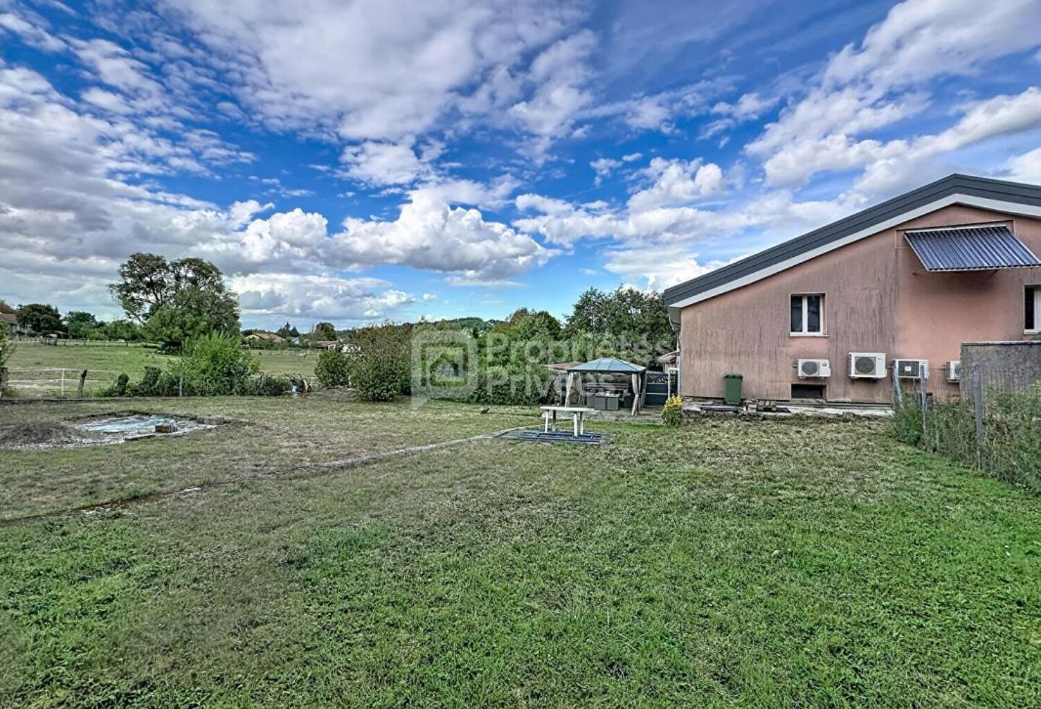 MAISON RENOVEE AVEC GRANDS VOLUMES, JARDIN ET ATELIER INDÉPENDANT — photo 1