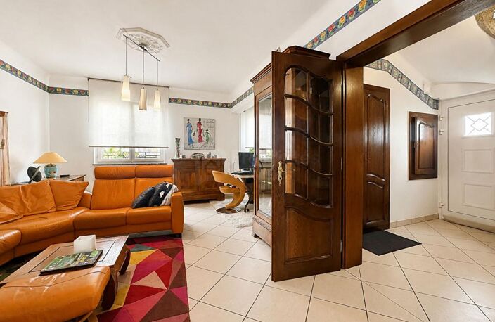 METZ-SABLON - MAISON INDIVIDUELLE AVEC APPARTEMENT INDÉPENDANT, JARDIN ET 5 GARAGES — photo 2