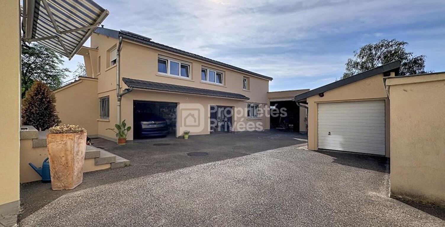 METZ-SABLON - ENSEMBLE IMMOBILIER À FORT POTENTIEL LOCATIF AVEC 2 LOGEMENTS, JARDIN ET 5 GARAGES — photo 1