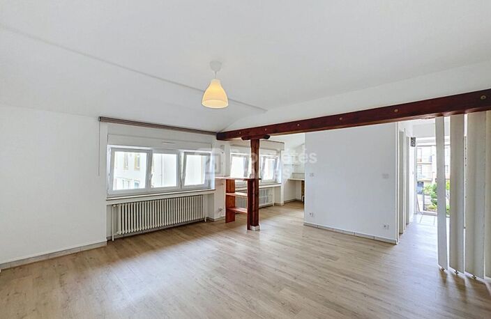 METZ-SABLON - ENSEMBLE IMMOBILIER À FORT POTENTIEL LOCATIF AVEC 2 LOGEMENTS, JARDIN ET 5 GARAGES — photo 3