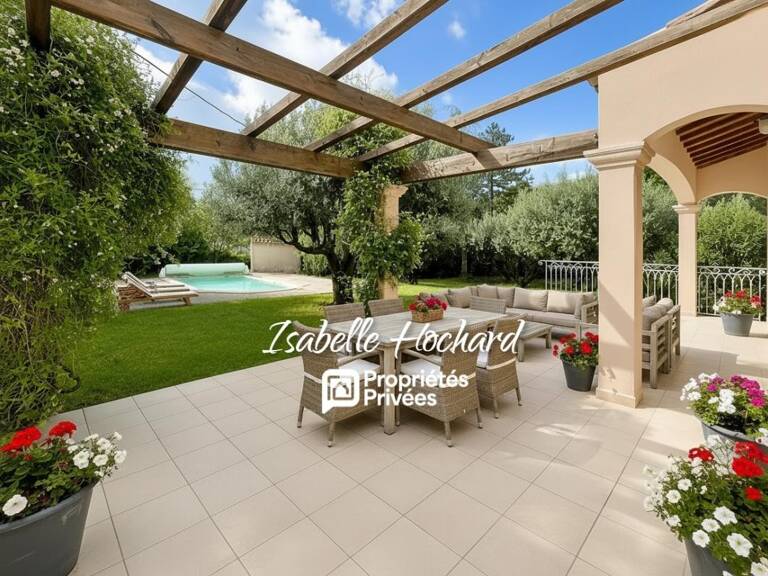 Maison familiale avec piscine, grands volumes et fort potentiel. Terrain 1 982 m² — photo 1