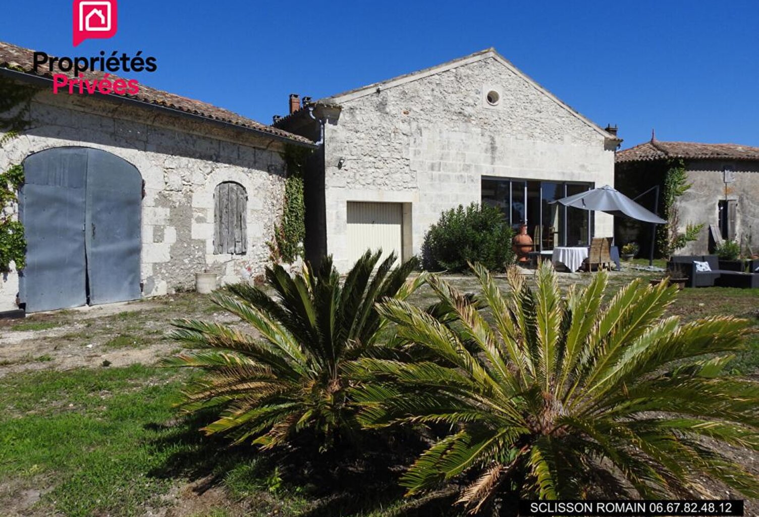 PROPRIÉTÉ DE 247 m²  - 6 632 m² - VUE SUR L'ESTUAIRE - NOMBREUSES DÉPENDANCES  POTENTIEL GÎTES — photo 1