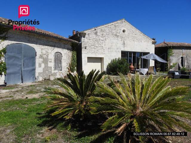 PROPRIÉTÉ DE 247 m²  - 6 632 m² - VUE SUR L'ESTUAIRE - NOMBREUSES DÉPENDANCES  POTENTIEL GÎTES — photo du bien