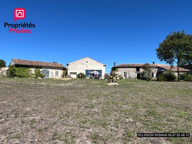 PROPRIÉTÉ DE 247 m²  - 6 632 m² - VUE SUR L'ESTUAIRE - NOMBREUSES DÉPENDANCES  POTENTIEL GÎTES — photo du bien
