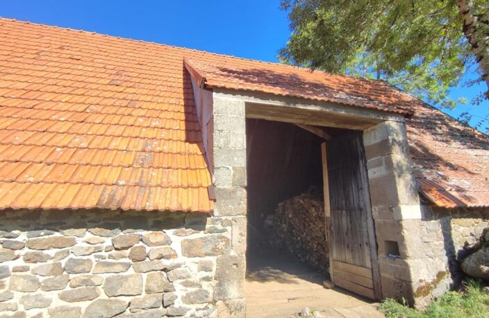 Grange avec beau terrain attenant et vue dégagée, 15400 Trizac — photo 2