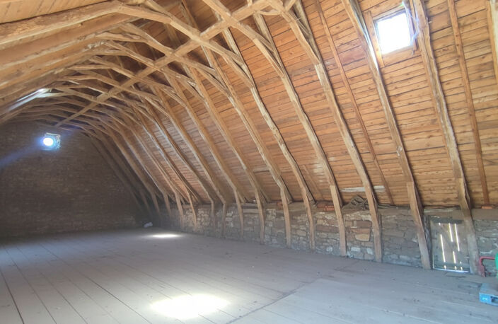 Grange avec beau terrain attenant et vue dégagée, 15400 Trizac — photo 3