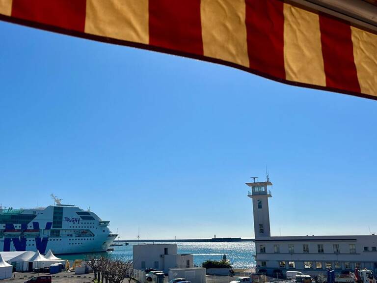Sète centre ville, dans quartier prisé face à la mer ! — photo 1