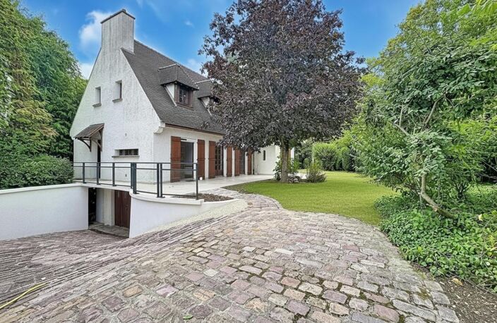 DOMAINE DE LA VALLÉE DE LA BIÈVRE  MAISON FAMILIALE EN LISIÈRE DE FORÊT, AU CALME ABSOLU — photo 2
