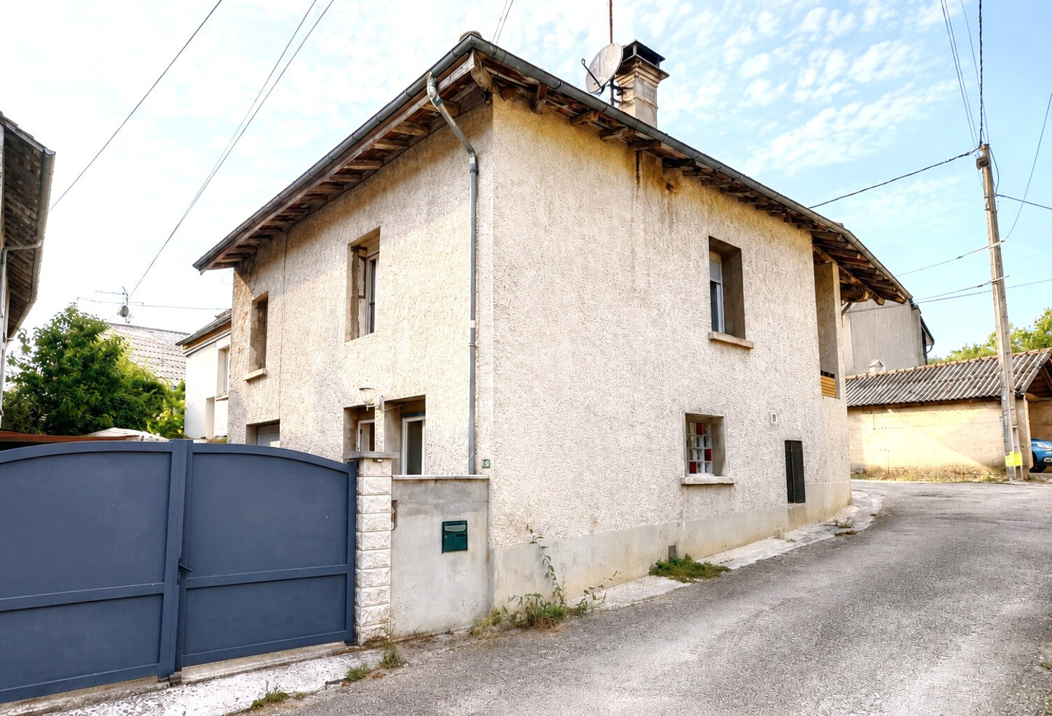 01160 PRIAY   Maison de village à finir de rénover avec gran — photo 1