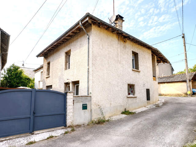 01160 PRIAY   Maison de village à finir de rénover avec gran — photo du bien