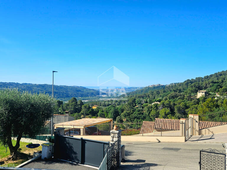 Maison à vendre à Carros - Vue dégagée sur collines et mer - Gros potentiel — photo 1