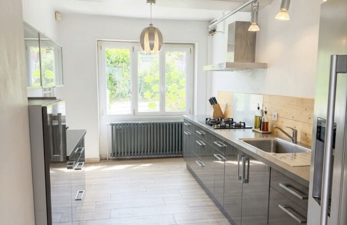 Vente Maison/villa 9 pièces — photo 2