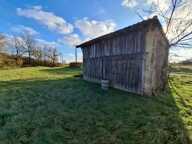 Terrain au calme avec grange et beau potentiel — photo 2