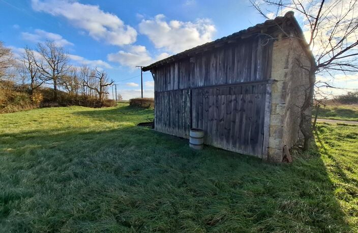 Terrain au calme avec grange et beau potentiel — photo 2