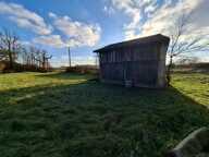 Terrain au calme avec grange et beau potentiel — photo 3