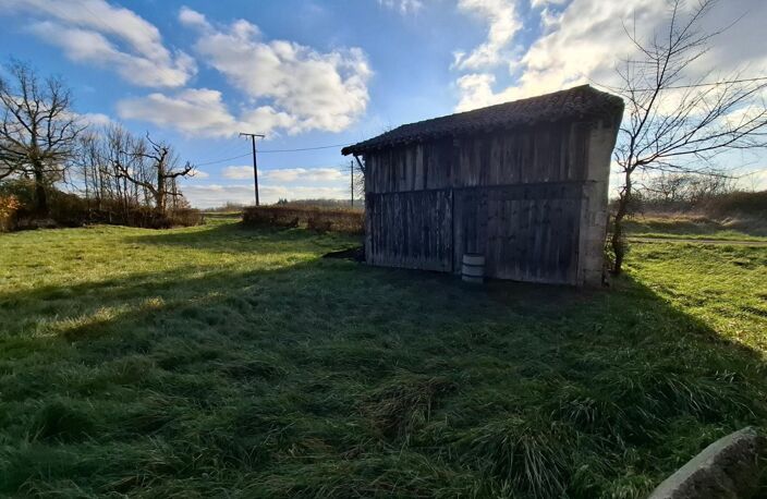 Terrain au calme avec grange et beau potentiel — photo 3