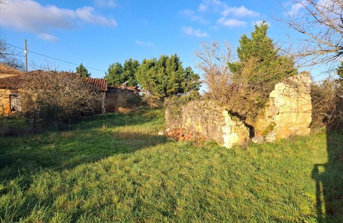 Terrain au calme avec grange et beau potentiel — photo 4