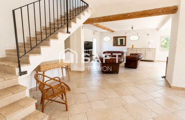 Belle et grande maison traditionnelle en campagne d'Aubagne — photo 4