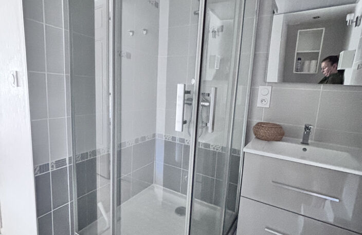 CHÂTEL-GUYON   A LOUER STUDIO MEUBLÉ 18 m2   RÉSIDENCE SÉCUR — photo 2