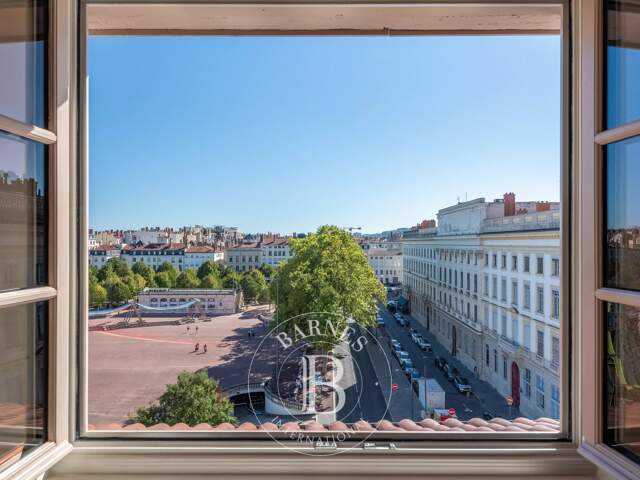 EXCLUSIVITE - BELLECOUR - Dernier étage appartement de 51,31m² - 1 chambre — photo du bien