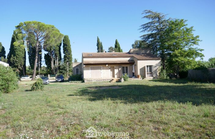 Villas - 205m² - Saint-Étienne-du-Grès — photo 3